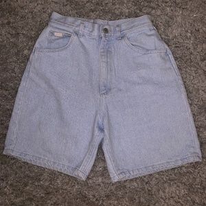 Lee Rider's high waisted Bermuda Light wash shorts